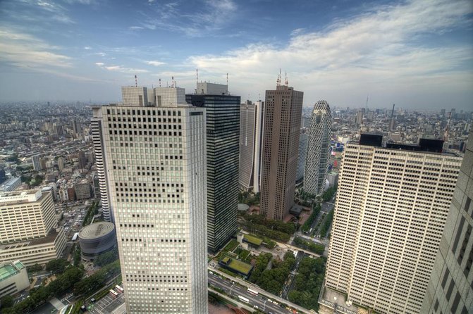 Shinjuku’s Best Night Time Tour: Explore The Nightlife Of Kabuki Cho & Golden Gai