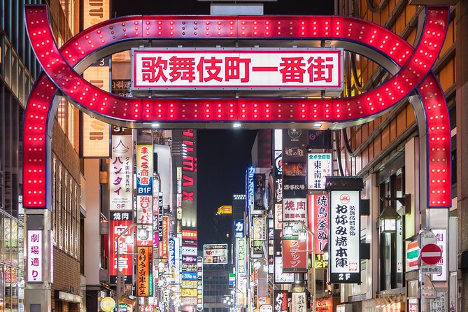 Shinjuku's Best Night Time Tour: Explore The Nightlife Of Kabuki Cho & Golden Gai - Unveiling the Secrets of Golden-Gai: Tokyos Hidden Bar Gem