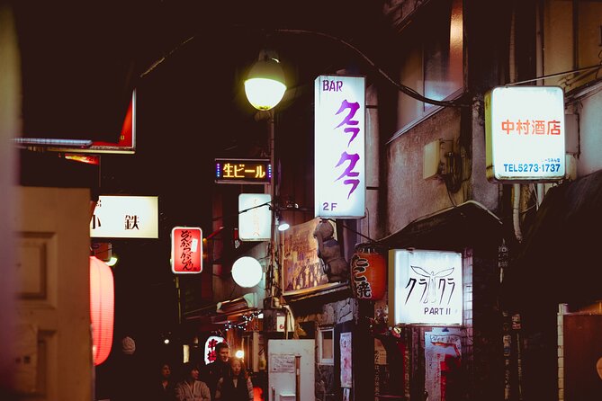 Shinjuku's Best Night Time Tour: Explore The Nightlife Of Kabuki Cho & Golden Gai - Bar Hopping in Golden-Gai: Unforgettable Nights in Tokyo